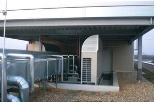  Die Außengeräte stehen, vor Schnee und Eis geschützt, auf dem Dach; das installierte VRV-System von Daikin meisterte selbst den Dezember 2010 mit Temperaturen im zweistelligen Minusbereich und hohen Mengen an Schnee und Eisregen mühelos 