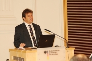  Prof. Dr.-Ing. Werner Jensch (Ebert-Ingenieure) bei der Begrüßung 