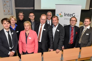 Alle Referenten und die Präsidentin der FH Bielefeld (zweite von Links) 