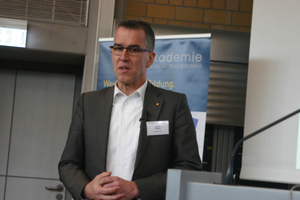  Dipl.-Ing. Markus Werner, Geschäftsführer der MeteoViva GmbH, sprach über Methodik und Praxis von modellbasierten Verfahren zur Klimasteuerung von Gebäuden. 