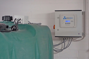  Elektronisches Steuergerät für die Grauwasseranlage mit Regulierung der Füllstände in den einzelnen Behältern und Steuerung der Entnahmepumpe. Trinkwassernachspeisung bei Bedarf 