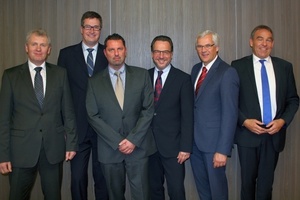 Der Vorstand des IWO (v.l.n.r.): Nikolaus Gehrs, Rainer Scharr, Martin Heins (stellvertretender Vorsitzender), Klaus Hermes, Jörg Debus sowie der Vorsitzende Stefan Brok. 