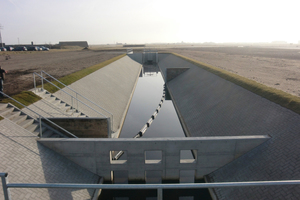  Regenrückhaltebecken mit Ölbarriere 