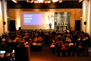  Eine gelungene Auftaktveranstaltung in Berlin: Sicher dabei! 2012 vor großem Auditorium 