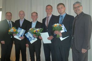  Preisträger Master von links: Alf Bauer, Vorstandsvorsitzender Förderverein, Daniel Wagner, Maik Lehmann, Robert Sorowsky, Maxim Zhuravlev, Prof. Holger Hahn 