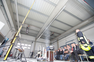  Wirksamkeitsnachweis eines Brandmelders auf 10 m Höhe mit Hilfe eines Aerosolgenerator. 