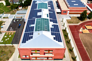  Luftaufnahmen der PV-Anlage Schulgebäude 