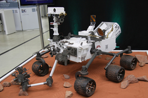  Ein Blickfang auf dem Forum wie aus einer anderen Welt: der Mars-Roboter Curiosity, bei dessen Entwicklung die Siemens-„PLM“-Software zum Einsatz kam 