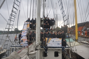  Gruppenbild der Segelcrew „Energy Sail 2014“ auf dem Segelschiff „Thalassa“  