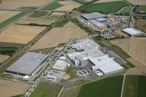  Die Schaufler Academy dient als repräsentatives Empfangsgebäude des Produktionsstandorts Rottenburg.
 (Foto: Bitzer)
  