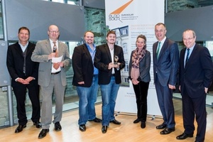  Galaxy Energy bekam den Preis für die vorbildliche Nutzung Erneuerbarer Energien beim Neubau des Firmensitzes in Berghülen. 