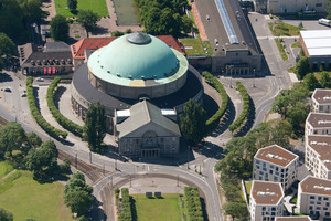  Das Hannover Congress Centrum gilt als eines der größten Kongresszentren Deutschlands. Geprägt wird es von der Stadthalle mit ihrem imposanten Kuppelsaal.   