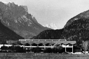  Nordostansicht der Eislaufhalle


 