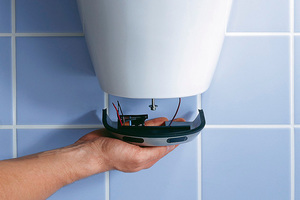 Für öffentliche und halböffentliche Anlagen bieten sich aus hygienischen Gründen Urinale mit Spülautomatik an. 