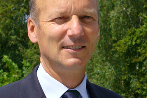  Jürgen Schilling, Vorsitzender des DIN-NHRS-Fachbereiches 5 „Gesamtenergieeffizienz von Ge-bäuden – Systemnorm“ 