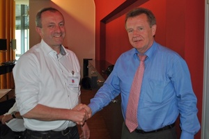  Herbert Fellinger (links) von der hp praski GmbH nahm vom Vorstandsvorsitzenden Ulrich Stahl die BVF-Ehrenmitgliedschaft für sein langjähriges Engagement im Verband entgegen. 