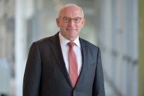 Prof. Dr. Martin Viessmann konzentriert sich auf die Rolle des Pr?sidenten des Verwaltungsrats als oberstem Organ der Unternehmensgruppe und wendet sich verst?rkt strategischen Aufgaben zu. 