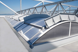  Dachoberlichter versorgen insbesondere Industriegebäude mit Tageslicht und tragen zu einer energieeffizienten Gebäudehülle bei  