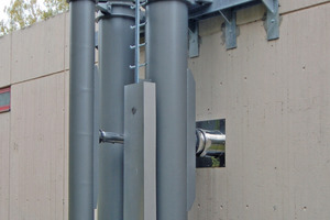  Steigleiter mit Sicherheitseinrichtung an der Abgasanlage 