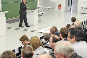  Prof. Dr. Franz-Peter Schmickler begrüßte die Besucher der Tagung.  