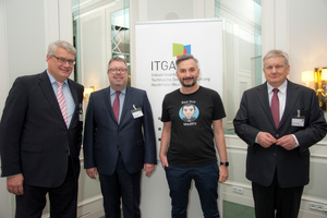  Martin Everding (v.l.n.r.) Geschäftsführer ITGA NRW, Bernd Piper, stellv. Vorsitzender ITGA NRW, IT-Sicherheitsexperte Marco di Filippo und Michael Mahr, Vorsitzender ITGA NRW 