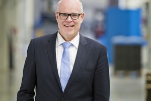  Rainer Hundsdörfer, Vorsitzender der Geschäftsführung der ebm-papst Gruppe, ist Preisträger des B.A.U.M.-Umweltpreises 2015.  