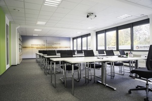  Über 600 m2 stehen in Haar für Schulungszwecke zur Verfügung. Dazu zählen auch modern und hell gestaltete Seminarräume. 