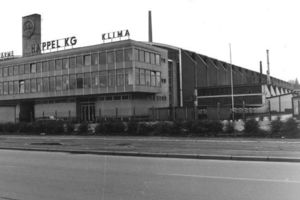  Standortwechsel: Nach Fertigstellung aller Gebäude an der Feldkampstraße zog auch die Verwaltung 1974 nach Wanne-Eickel (heute Herne). 