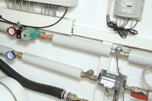  Elektro- und Wärmemengenzähler zur Untersuchung einer Wärmepumpenanlage. 