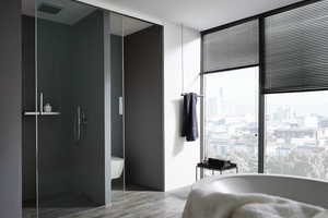  Die ?S606Plus? ist auch als raumtrennende Lösung erhältlich. Die deckenhohe, hochtransparente Schiebetür trennt hier den Dusch- und WC-Bereich und eignet sich damit nicht nur für exklusive Privatbäder, sondern auch für die gehobene Hotellerie. 