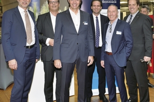  Rino Woyczyk (Partner Drees &amp; Sommer), Matthias Schulle (Partner Drees &amp; Sommer), Klaus Dederichs (Associate Partner Drees &amp; Sommer), Peter Holzer (Berater, Autor und Dozent für Strategieumsetzung in Familienunternehmen), Jörg Ewald-Lincke (Partner Drees &amp; Sommer) und Prof. Dr. Volker Stich (Geschäftsführer FIR RWTH Aachen) feiern die Eröffnung des neuen Standorts von Drees &amp; Sommer in Aachen (v.l.n.r.). | Quelle: Drees &amp; Sommer 