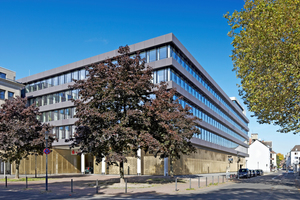  Außenfassade der modernisierten Sparkasse Krefeld 