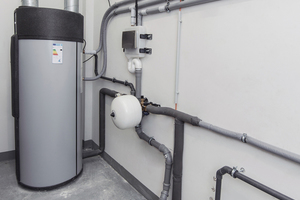  Die ?x-change fresh?-Trinkwasserwärmepumpe sorgt im Objekt für die ausreichende und energiesparende Bereitstellung von hygienisch einwandfreiem Warmwasser für die Duschplätze. 