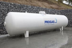  Einmal pro Woche wird der 6400-l-Flüssiggasbehälter von Propgas aufgefüllt. 