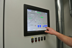  Mithilfe modernster Technik überwachen die Energiespezialisten der e-con AG die Kraft-Wärme-Kälte-Kopplungsanlage der Dachser-Niederlassung in Memmingen 