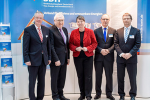  (v.l.) Andreas Lücke, Hauptgeschäftsführer BDH, Manfred Greis, Präsident BDH, Frau Dr. Barbara Hendricks, Bundesministerin für Umwelt, Naturschutz, Bau und Reaktorsicherheit, Prof. Ulrich Pfeiffenberger, 1. Vorsitzender FGK, Günther Mertz, Geschäftsführer 