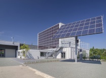 Der „Energiepark Hirschaid“ bei N?rnberg realisiert die Vision eines ressourcenschonend sanierten Geb?udes.