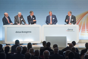  Eröffnungsplenum des dena-Energieeffizienzkongresses mit (v.l.n.r.) Andreas Kuhlmann (Vorsitzender der dena-Geschäftsführung), Michael Ziesemer (Präsident des ZVEI),  Lothar Keller (Journalist und Fernsehmoderator), Dr. Bernhard Reutersberg (Mitglied des  