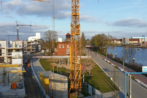  Der Alte Stadthafen in Oldenburg ist ein Siedlungsprojekt mit ca. 20.000 m² Wohnfläche nach Abschluss voraussichtlich Ende 2018. Die Wärmeversorgung kommt aus dem Abwasserkanal. 