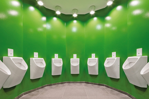  Reaktionsschnell sorgt die berührungslose Steuerung für Hygiene und Effizienz an Waschtischen und Urinalen 