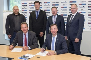  Andre Gebken, Geschäftsführer MAC Hamburg GmbH (links), und Hendrik Kampmann, Geschäftsführer Kampmann GmbH, bei der Vertragsunterzeichnung in Lingen 