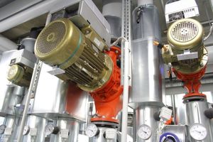  Die drehzahlgeregelten „Etaline“-Umwälzpumpen für die Kälteverteilung werden durch die von KSB entwickelten „SuPremE“-Pumpenmotoren angetrieben. 