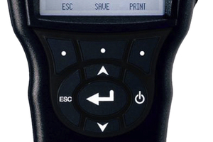  Die großflächige LCD-Anzeige des Multifunktionsgeräts „TA465-P“ lässt alle Parameter der Kanaldichteprüfung gleichzeitig ablesen. Unabhängig vom „P.A.N.D.A.“-System kann das TA465-P auch mobil mit optionalen Sonden eingesetzt werden. 