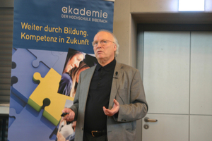 Prof. Henning Balck, IPS – Institut für Projektmethodik und Systemdienstleistungen in Heidelberg, vertiefte das Thema des Lebenszyklusansatzes eines Gebäudes. 