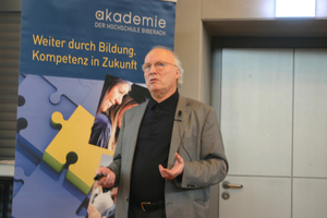  Prof. Henning Balck, IPS – Institut für Projektmethodik und Systemdienstleistungen in Heidelberg, vertiefte das Thema des Lebenszyklusansatzes eines Gebäudes. 