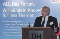  VdZ-Geschäftsführer Horst Eisenbeis stellte auf dem Berliner VdZ-Projektforum am 9. Dezember 2010 die Strategie der neuen VdZ vor 